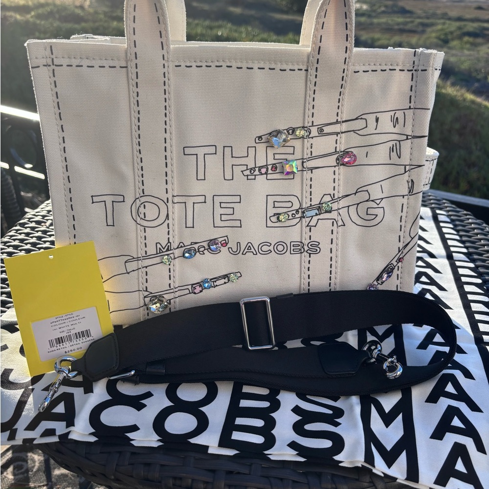 Marc Jacobs White and Black Interior Tote